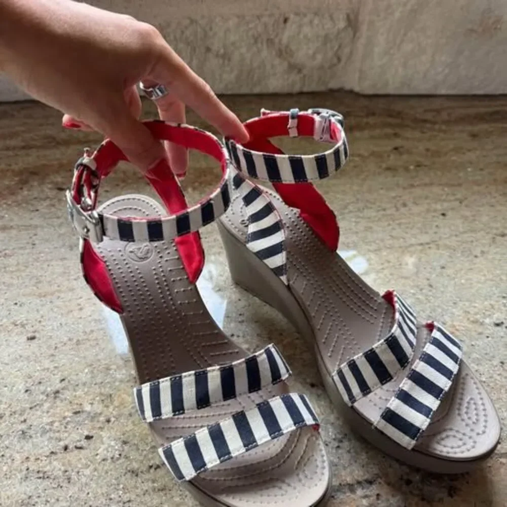 Crocs Leigh II Striped Wedge Sandals Size 10
